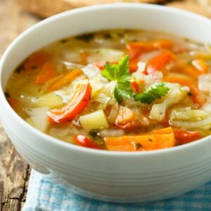 Receita da Tradicional Sopa de Legumes com Macarrão – Sabor de Infância!