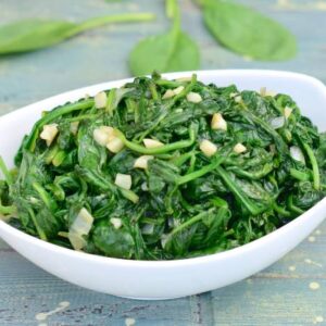 Receita de Espinafre Refogado: Um Prato Simples, Saboroso e Nutritivo para seu Dia