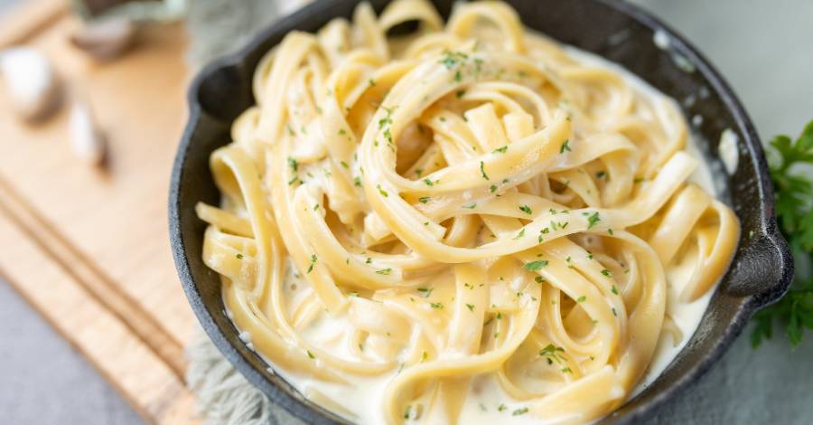 Macarrao Alfredo em uma Panela so
