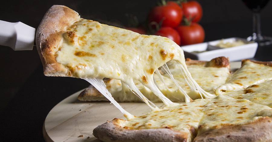 Pizza de Mucarela Caseira