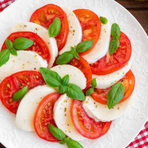 Receita de Salada Caprese Clássica: Descubra como criar esse prato incrível!