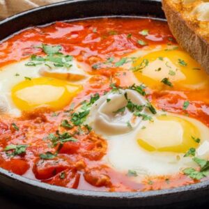 Receita de Shakshuka: Ovos Poachados em Tomate para Amantes da Cozinha