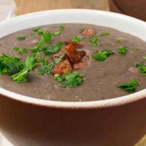 Receita de Sopa Feijão com Macarrão – Deliciosamente Fácil e Nutritiva